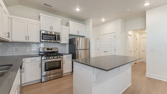 Building Photo - "Superb 4-Bed Oasis with Granite Elegance & a Cozy Fireplace in Fayetteville!"