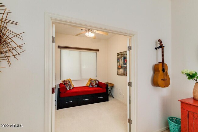 Building Photo - 2037 W Periwinkle Way