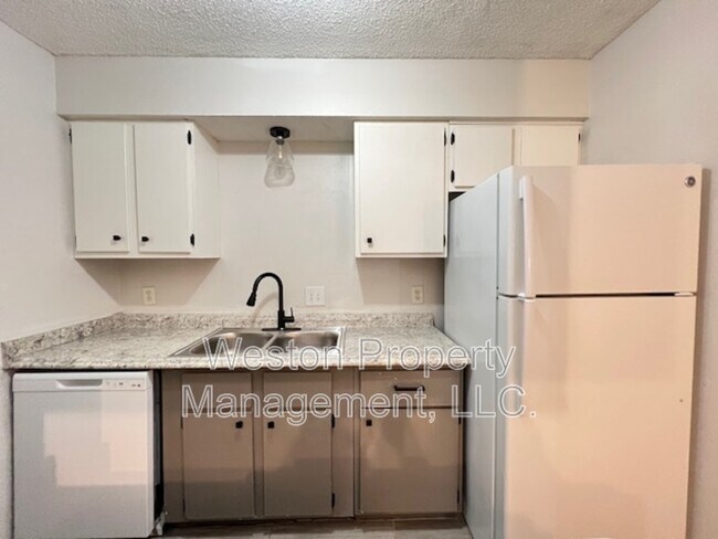 Primary Photo - 6032 Northwest Expy