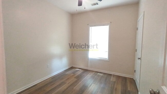 Building Photo - 824 N 4th St