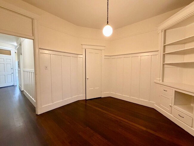 Building Photo - 225 9th St