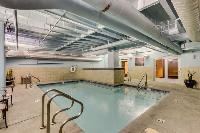 Building Photo - 114 W Adams St