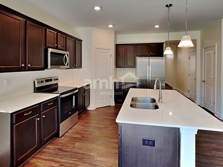 Building Photo - 7424 Garrett Ct