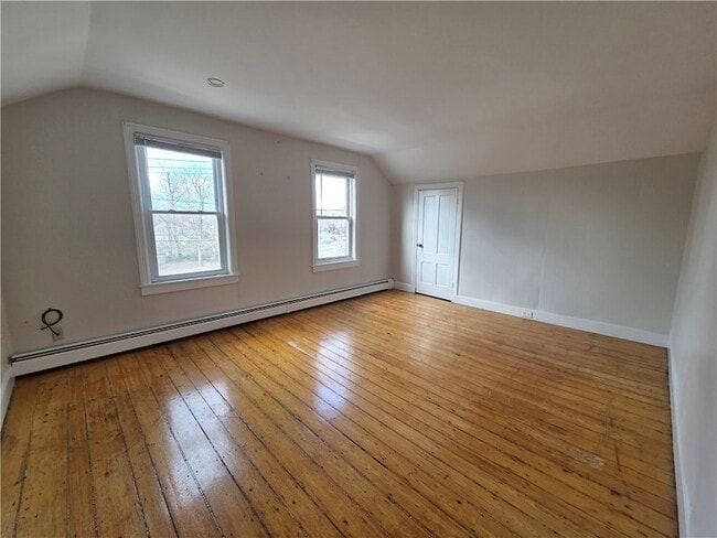 Building Photo - 292 Pleasant St