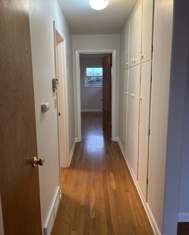 Building Photo - 3Bd/2Ba Single Story House - Available to View!