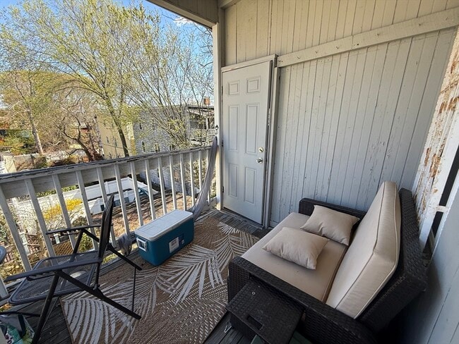 Building Photo - 60 Pleasant St