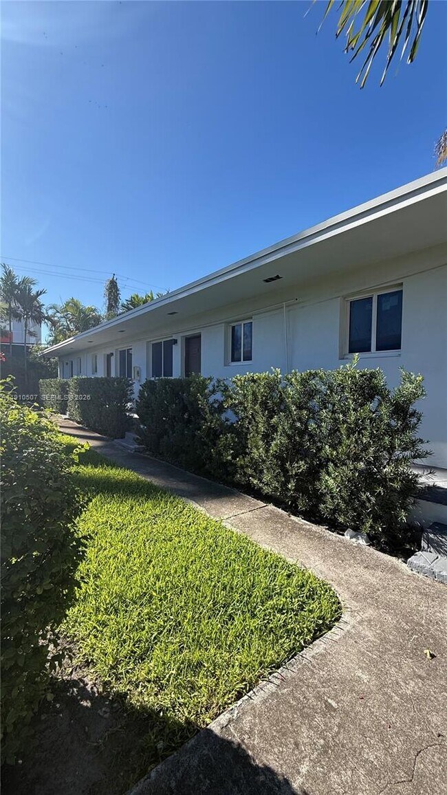 Building Photo - 1070 NE 80th St