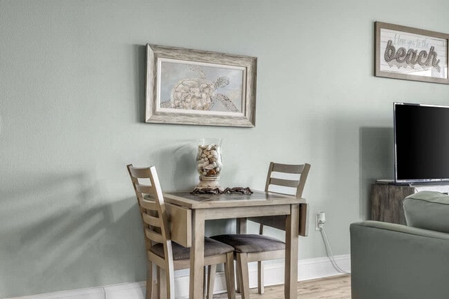 Building Photo - 9902 S Thomas Dr