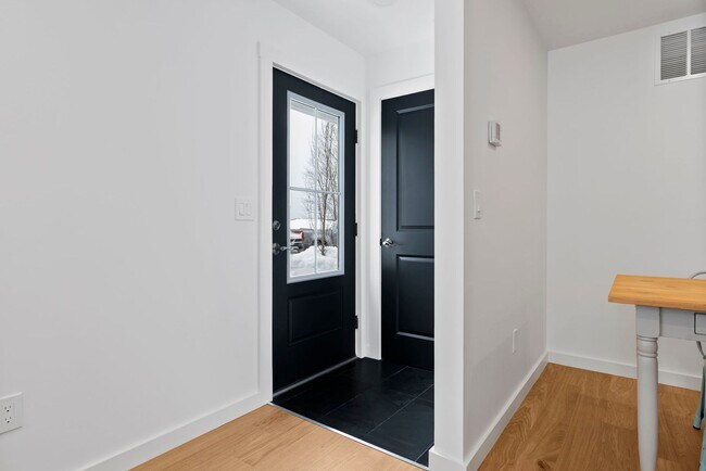 Building Photo - 179 Butternut St