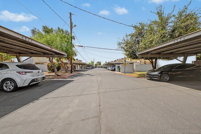 Building Photo - 4522 N 15th Ave