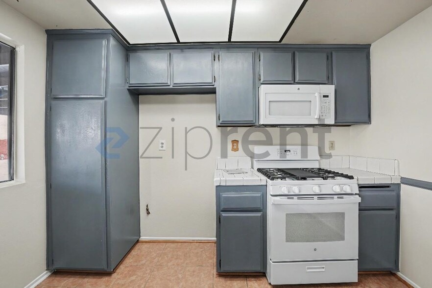 Building Photo - Unit
