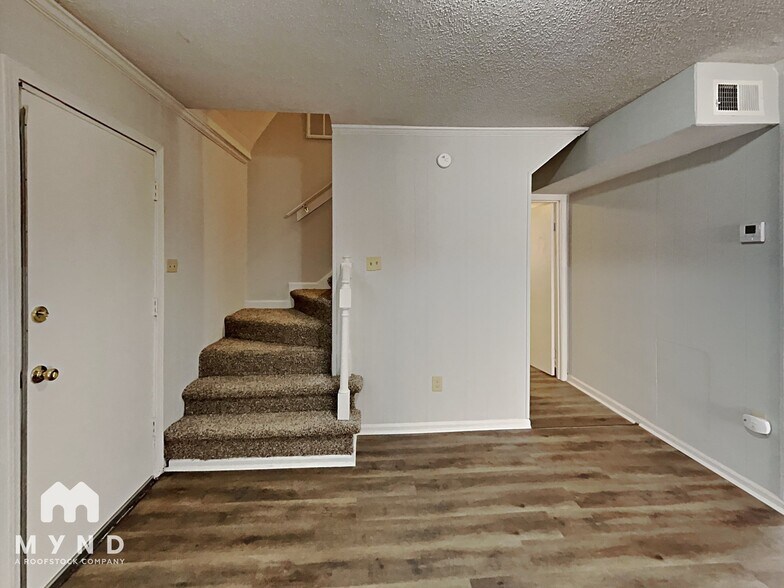 Building Photo - 4100 Navaho Ave