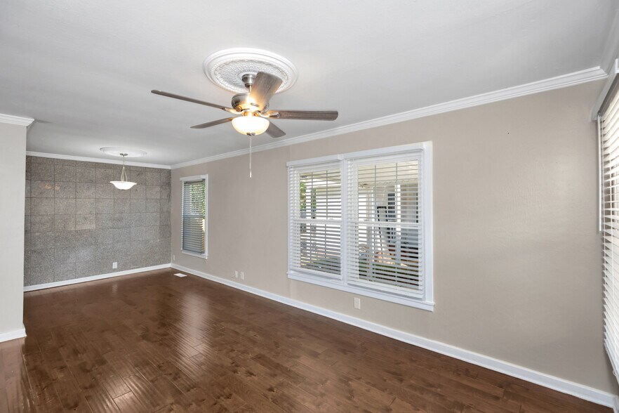 Building Photo - 3116 Hale Dr SW