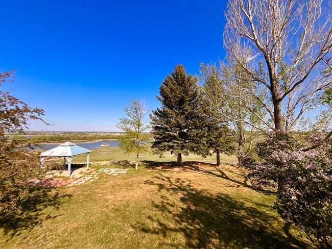 Building Photo - Gorgeous Private Home with Views!
