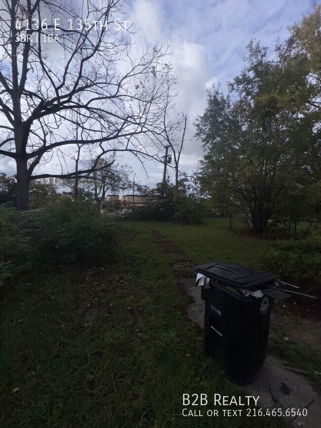 Building Photo - 4136 E 135th St