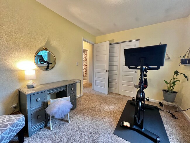 Building Photo - Remodeled 4 Bedroom 2 Bathroom Home in Fort Collins!