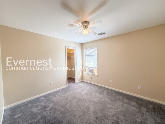 Building Photo - 2875 Southampton Way