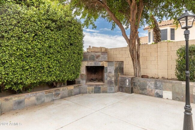 Building Photo - 3350 S Oleander Dr