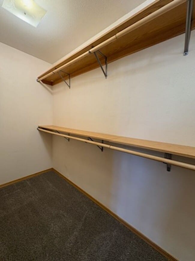 Building Photo - 3 BED | 2 BATH | SINGLE LEVEL | NORTH