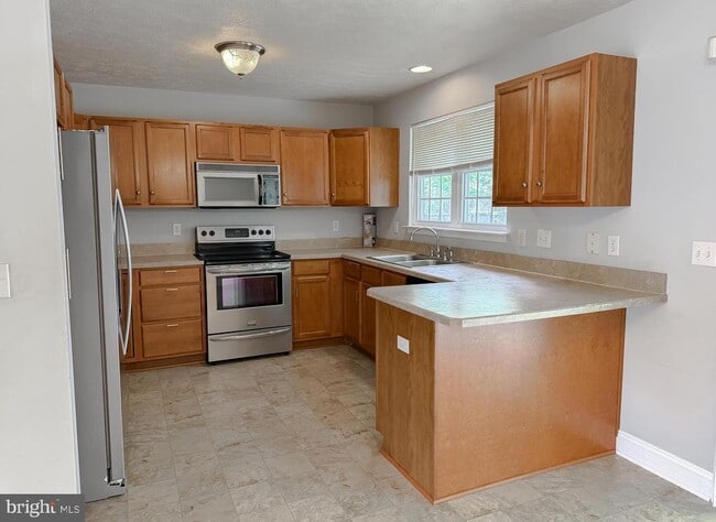 Building Photo - 46231 Sylvan Ct