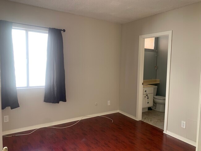 Second Bedroom - 11473 Moorpark St