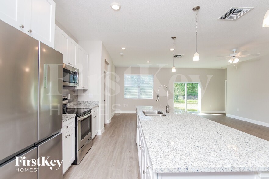 Building Photo - 164 Todd St SE