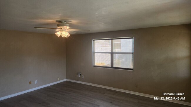 Building Photo - 927 N Grandview Ave