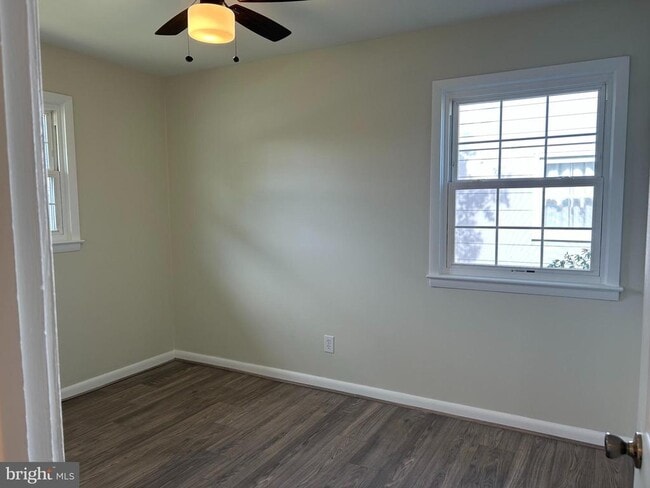 Building Photo - 114 Phillips Ave