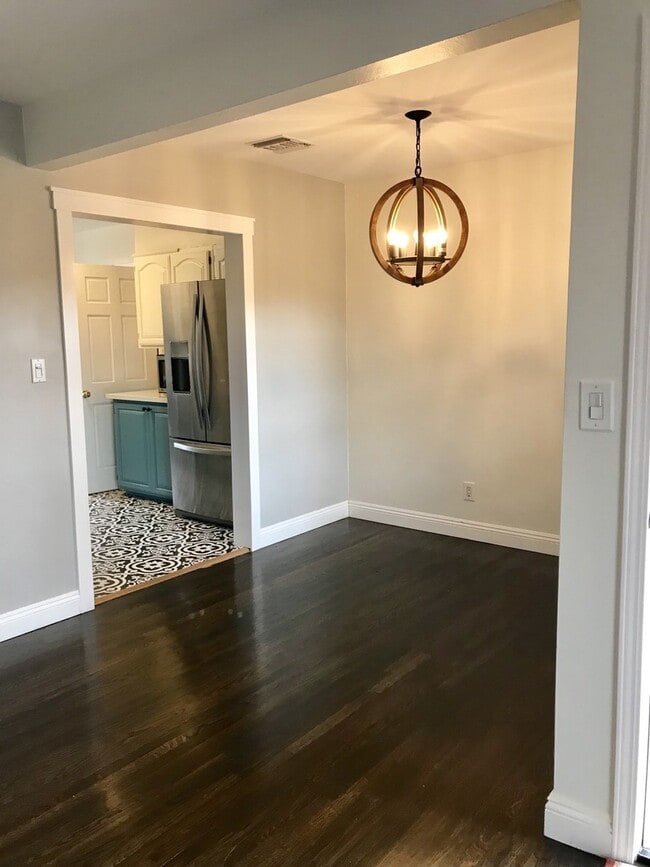 Building Photo - Lovley 3 bedroom 1 bath House, Fantastic views! Front and backyard
