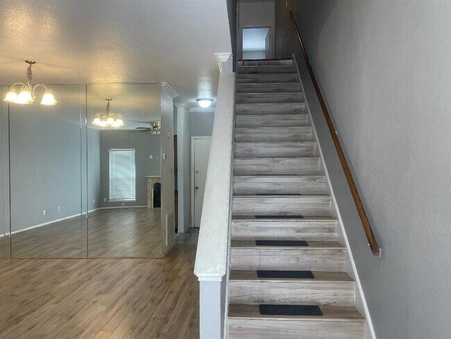 Building Photo - 4001 Tanglewilde St