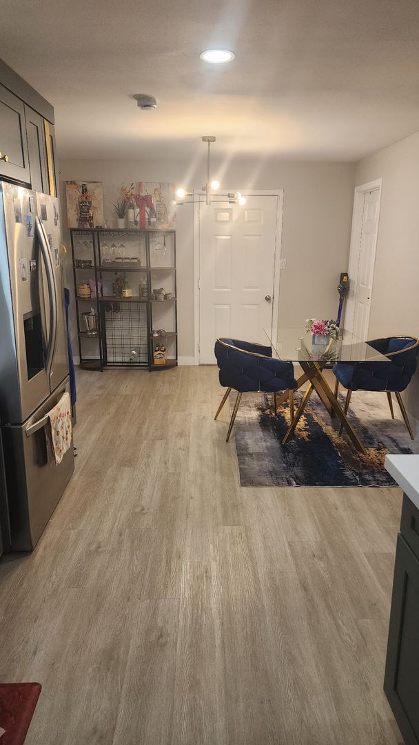 Building Photo - Renovated 4-Bedroom Single-Level Home in Quiet Kent Central Location