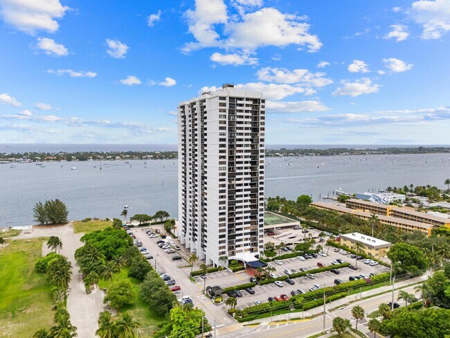 Building Photo - 5600 N Flagler Dr