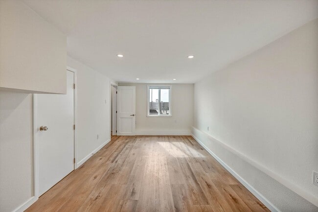 Building Photo - 123 Byxbee St