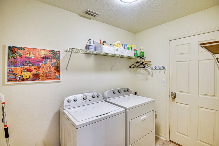 Building Photo - 123 Pergola Pl