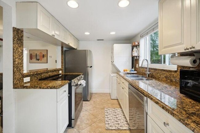 Building Photo - 49 SE 7th Ave