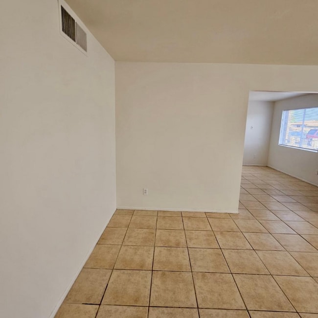 Building Photo - 2410 W Sierra St