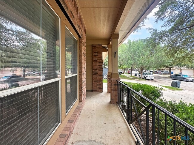 Building Photo - 2384 Medina Dr