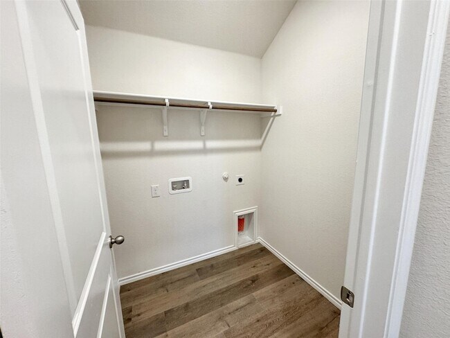 Building Photo - 810 Shear Dr