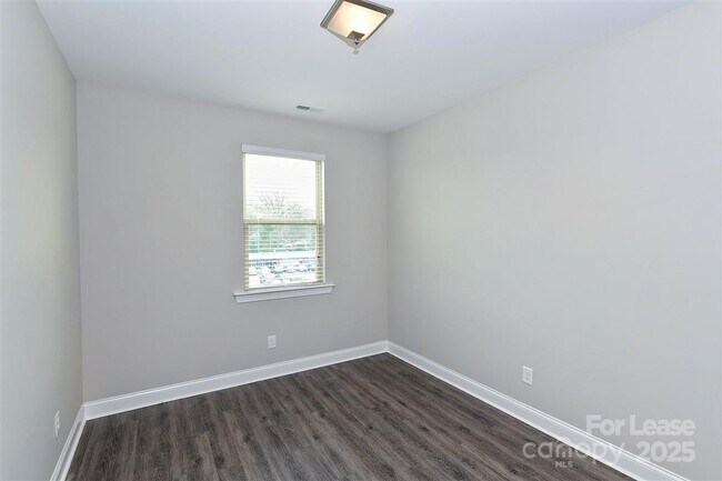 Building Photo - 2635 Statesville Ave