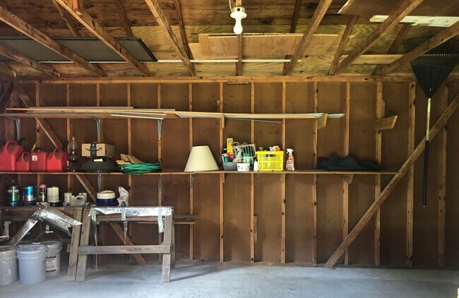 Building Photo - 2812 Hunter Hill Road