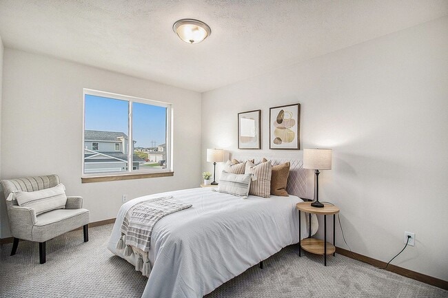 Building Photo - 5702 E Avett Pl