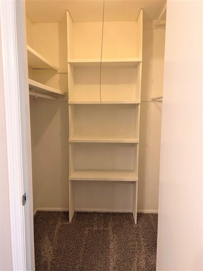 Building Photo - Updated 2 bedroom Townhome - University City