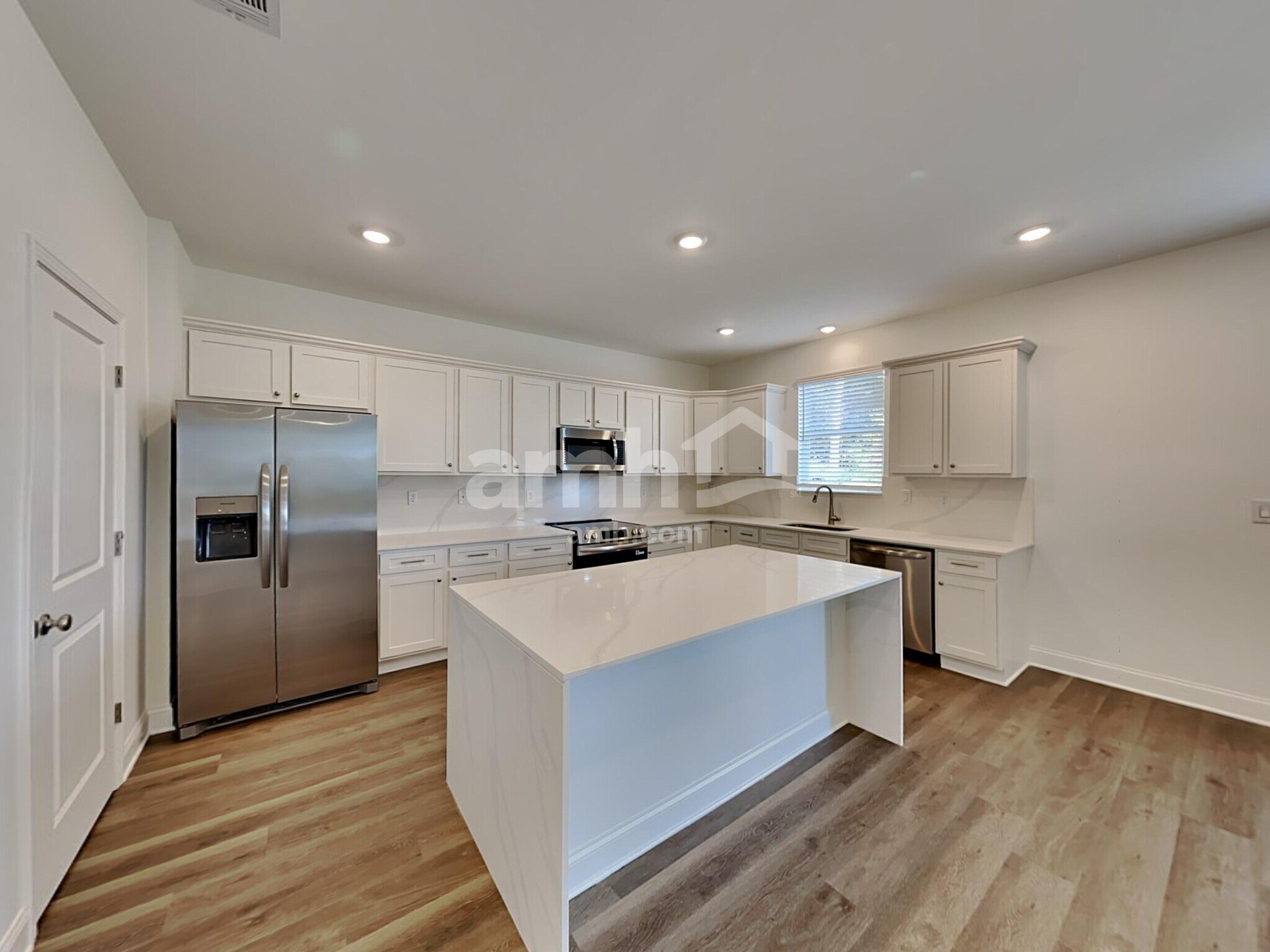 Building Photo - 56 Pointe Dr