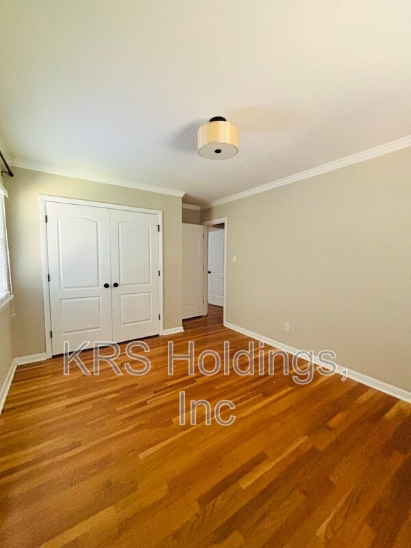 Building Photo - 2318 Penrose Dr