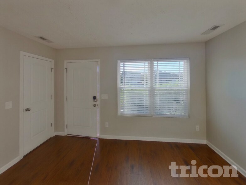 Building Photo - 916 Coolidge Ct