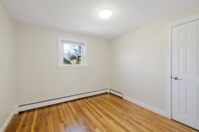 Building Photo - 160 Ravenswood Rd