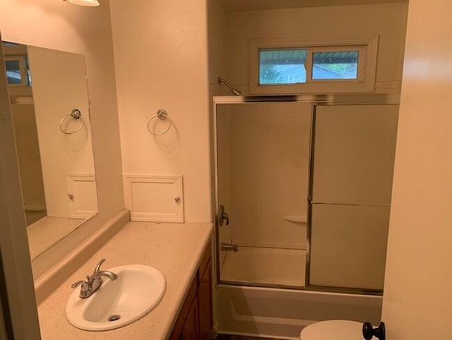 Building Photo - Great single Level home!