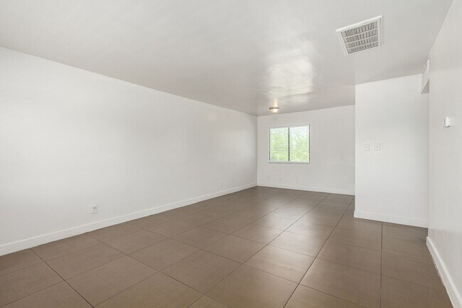 Building Photo - Upgraded One Bedroom, One Bathroom at 28 o...