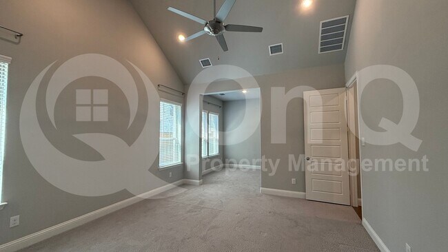 Building Photo - 3508 Covedale Blvd