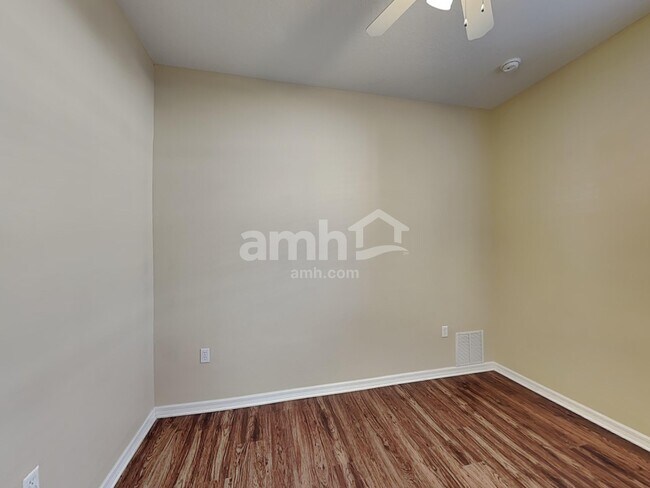 Building Photo - 15238 Searobbin Dr